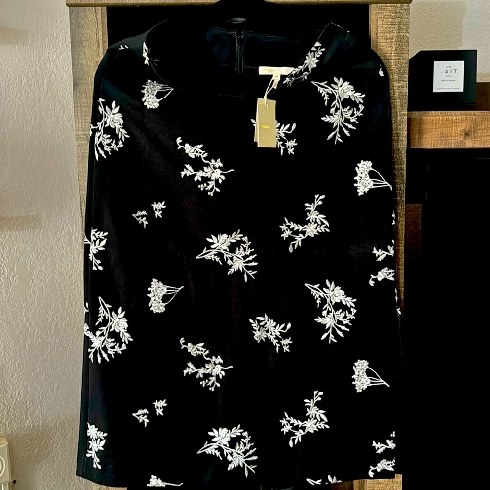 Maje beautiful embroidered skirt in size 38